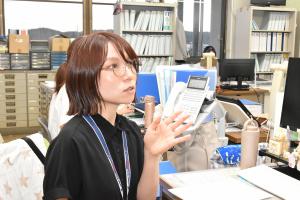 感想を話す鈴木さんの写真
